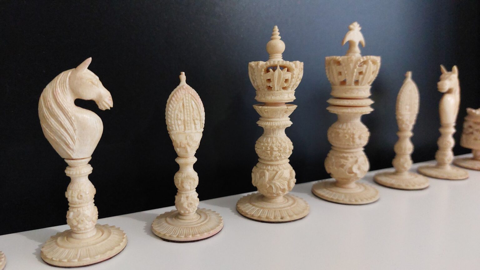 Burmese-Cantonese-Ivory-chess-set (14)
