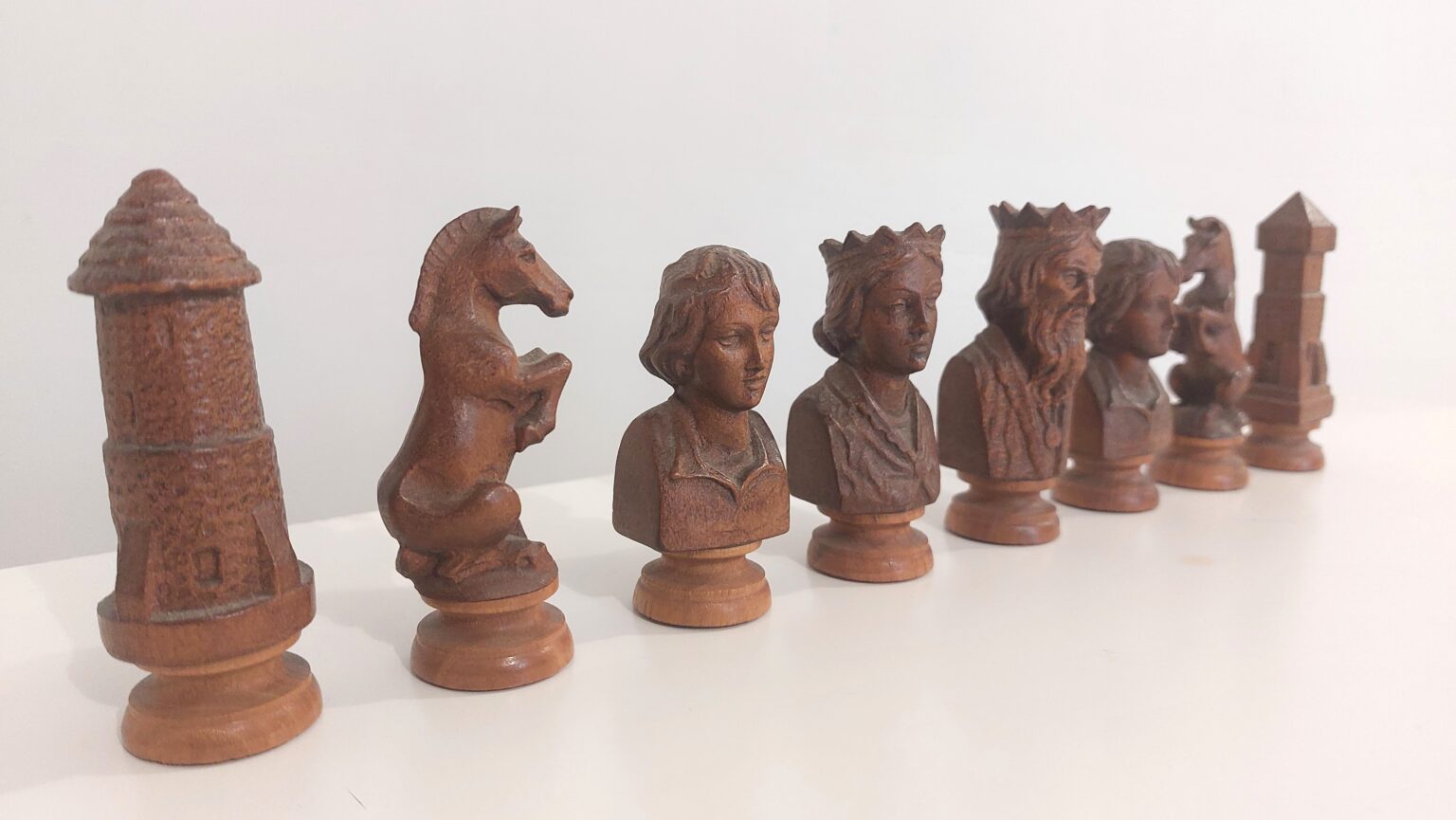 Dolfi-farmer-chess-set (1)
