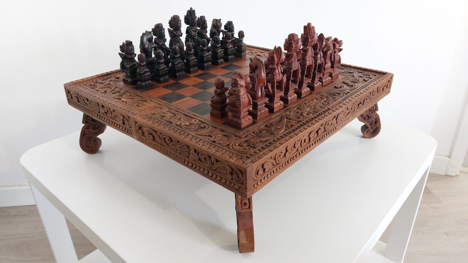 Indonesian-bali-chess-set (1)