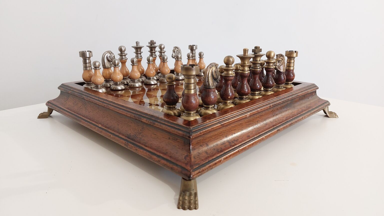 Italfama-brass-chess-set-lion-feets (1)