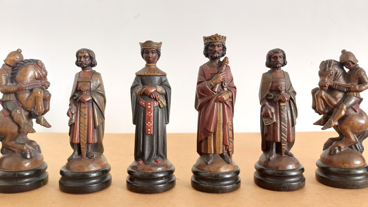 anri-king-arthur-chess-set (1)