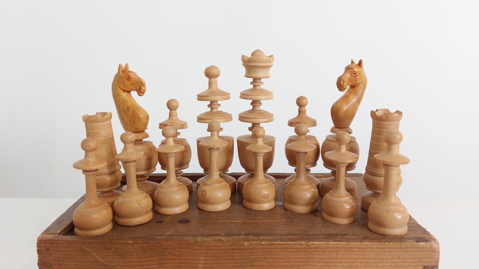 century-regency-chess-set (2)