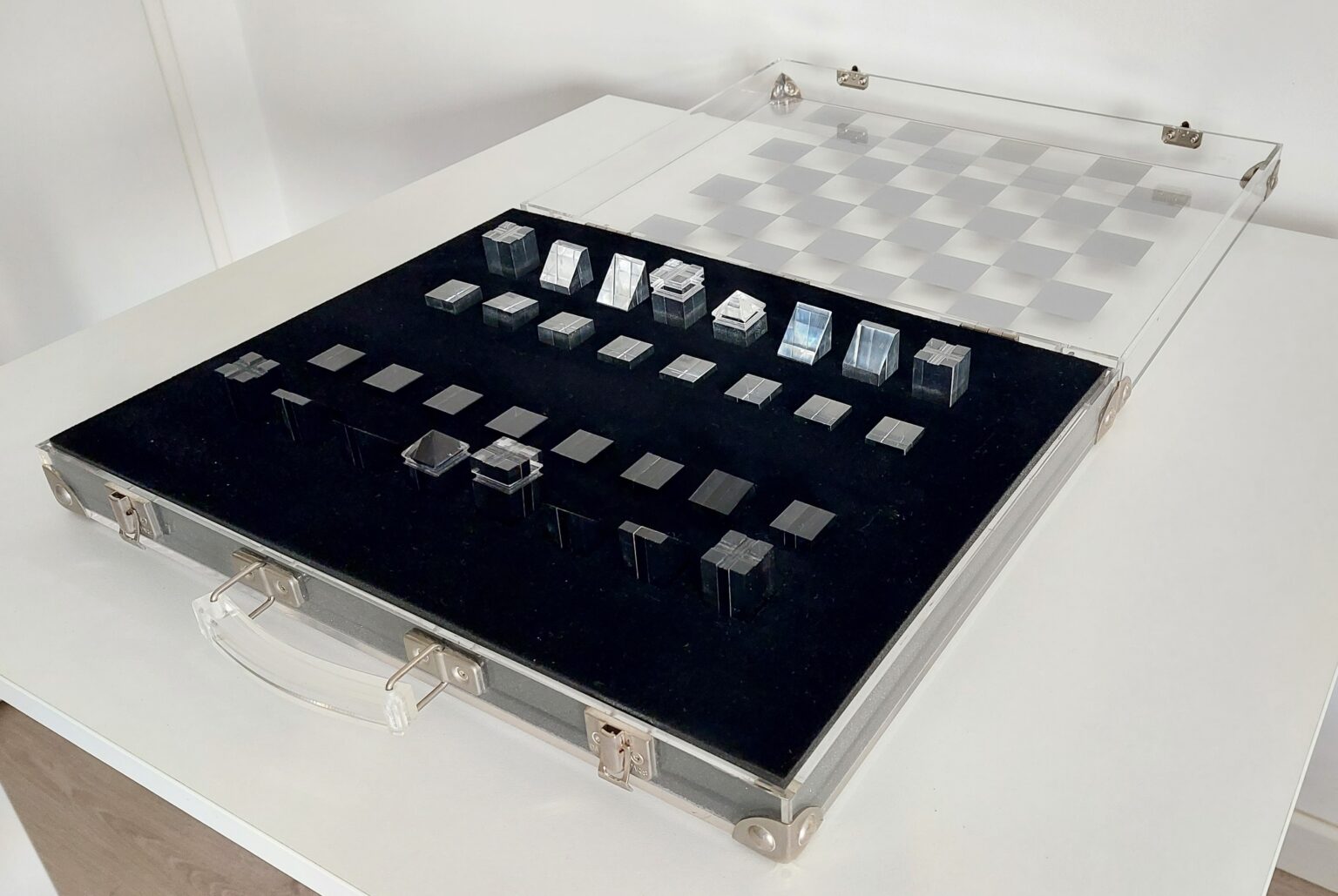 dapy-plexiglas-chess-set (2)