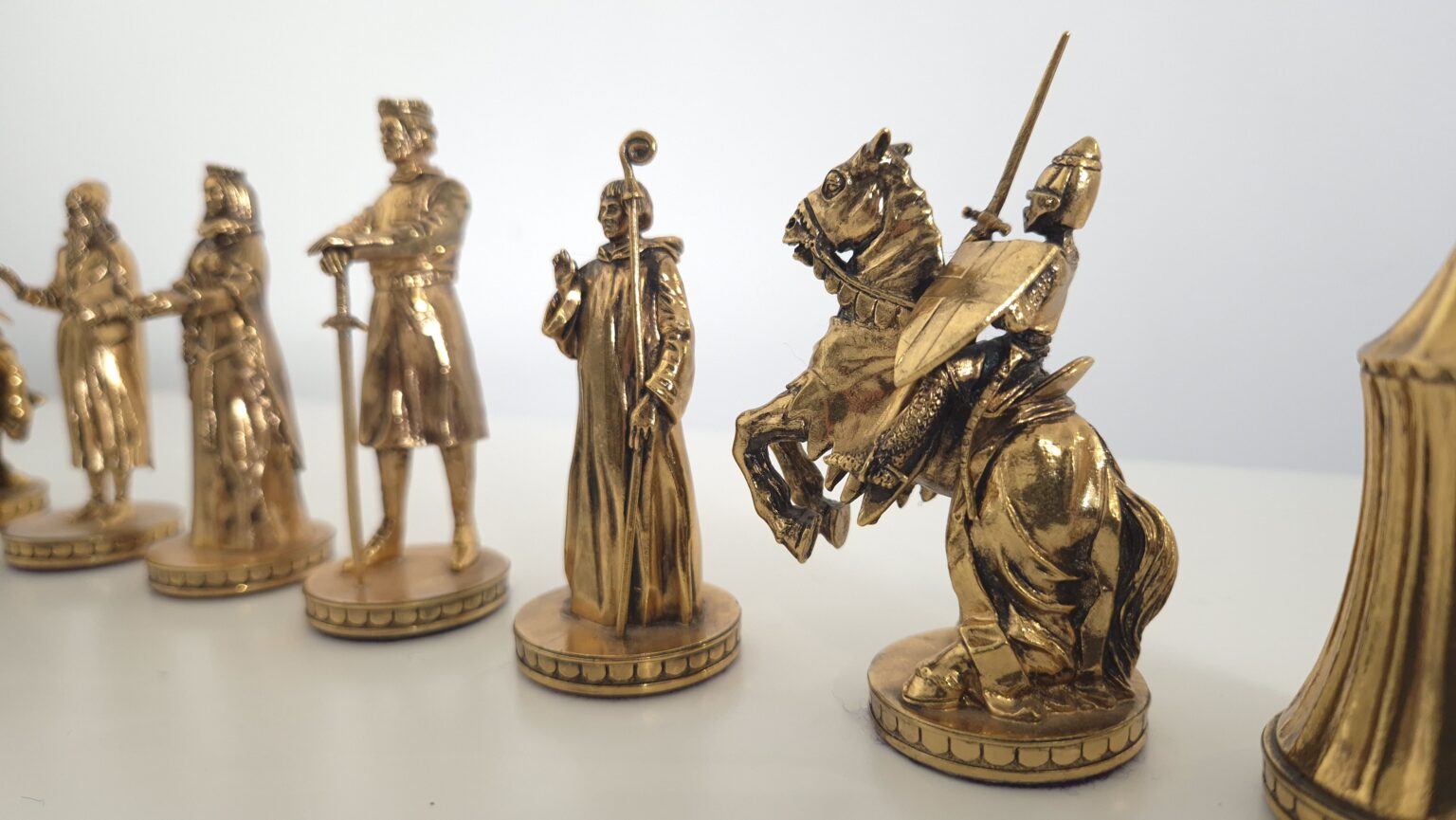franklin-mint-camelot-chess-set (12)