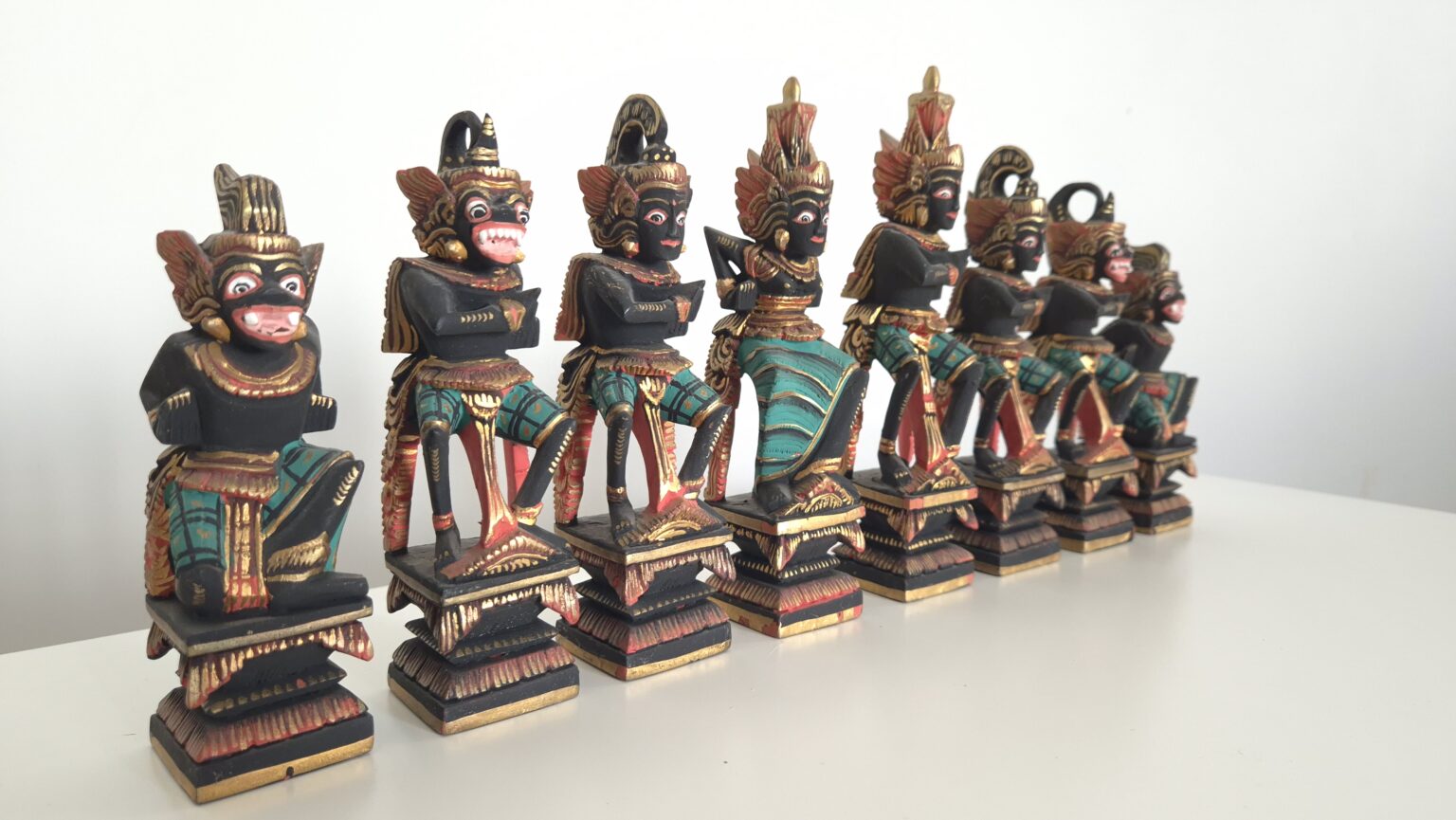 indonesian-polychrome-chess-set (7)