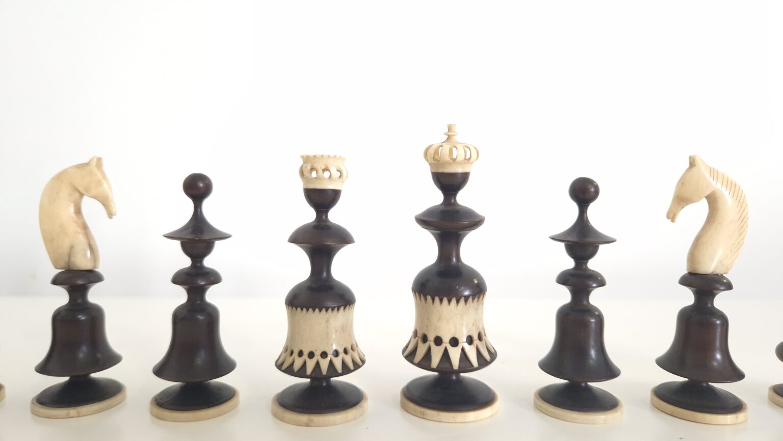 lyon-chess-set (6)