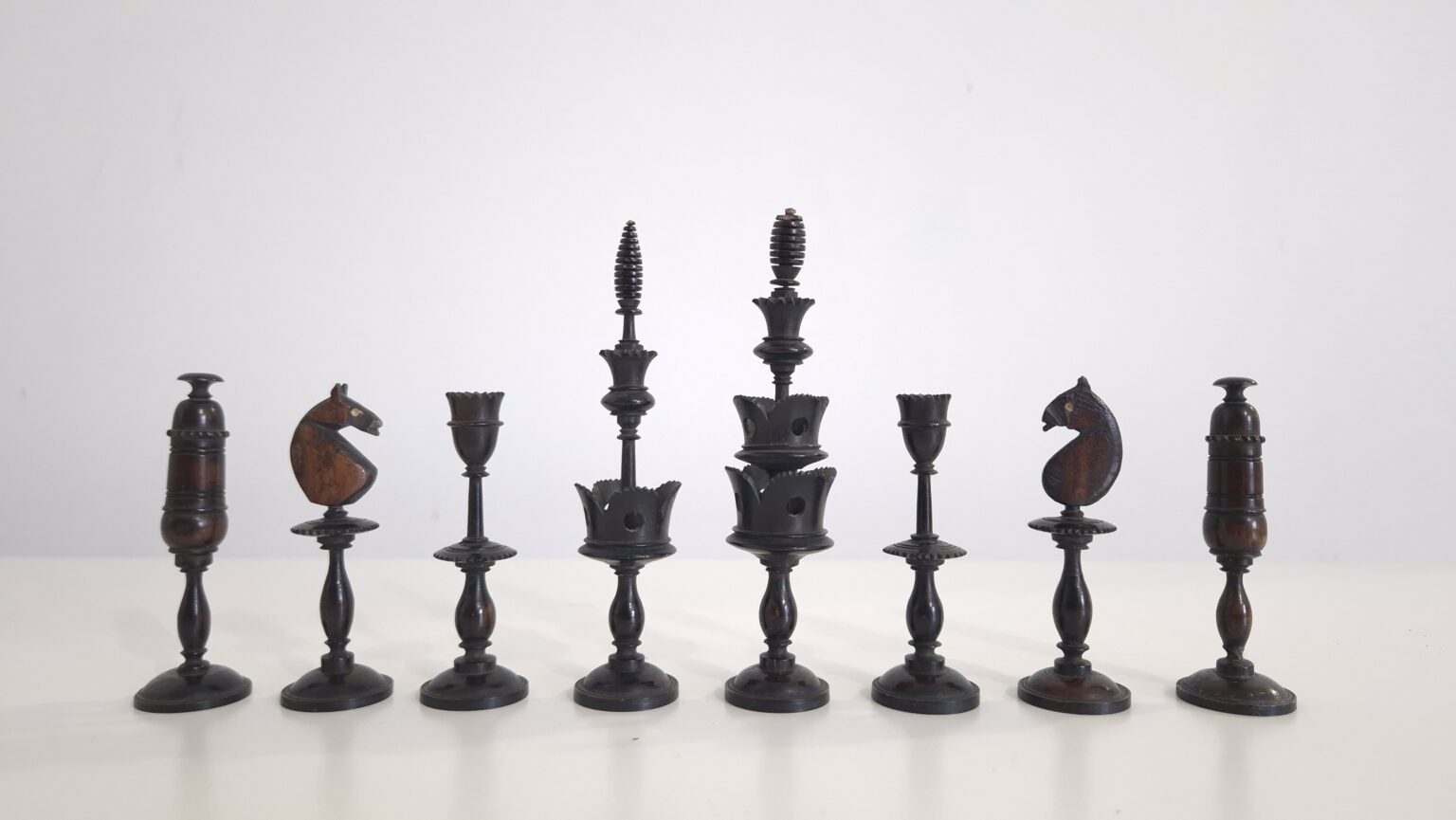 selenus-bone-chess-pieces (3)