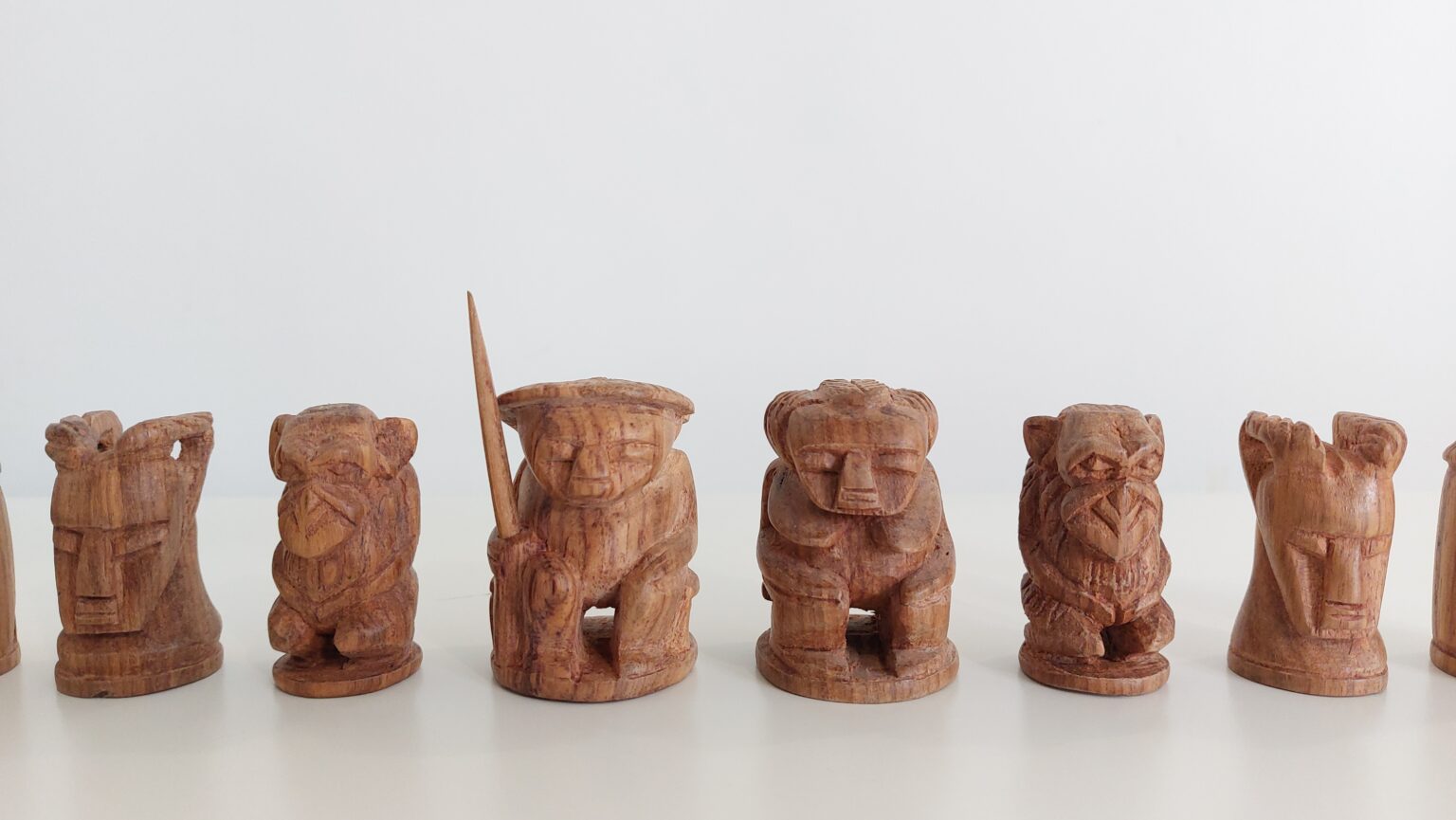 togo-togolese-ebony-chess-set (3)