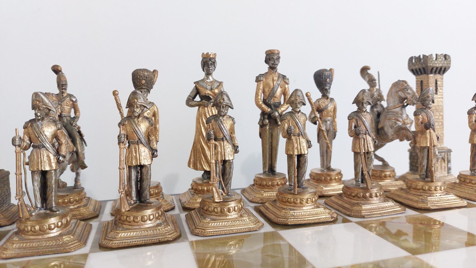 vasari-chess-set (8)