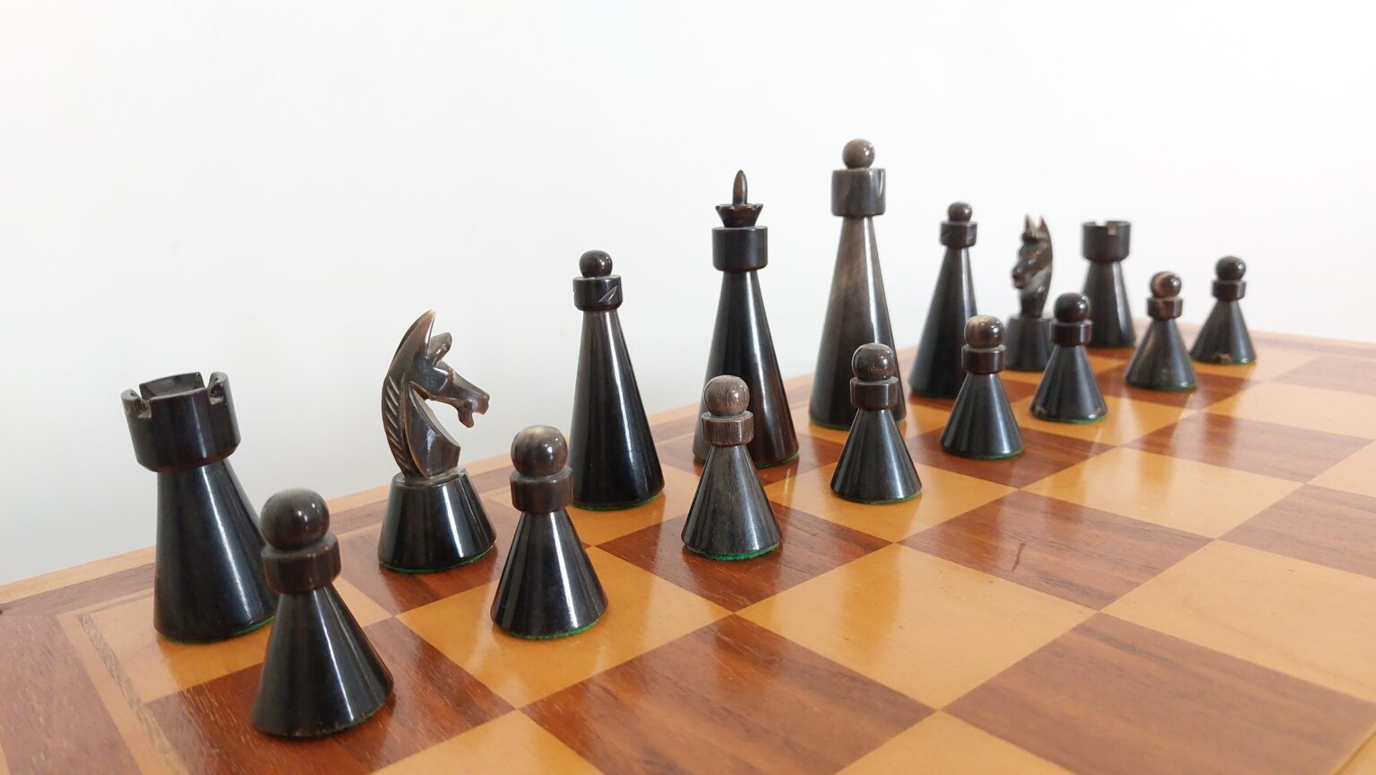 west-germany-horn-chess-set (2)