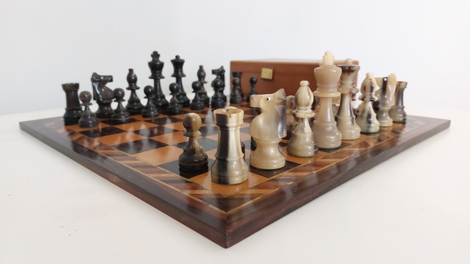 zebu-buffalo-horn-chess-set-lardy
